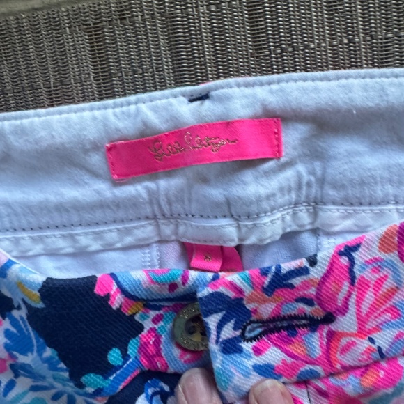 Lilly Pulitzer Women's Short size 8 - Picture 3 of 3
